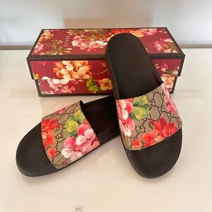 GUCCI GG BLOOMS SUPREME FLORAL SLIDE SANDAL sz39